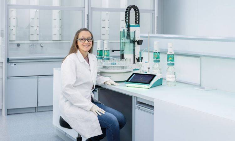 ionic titrator with lab person